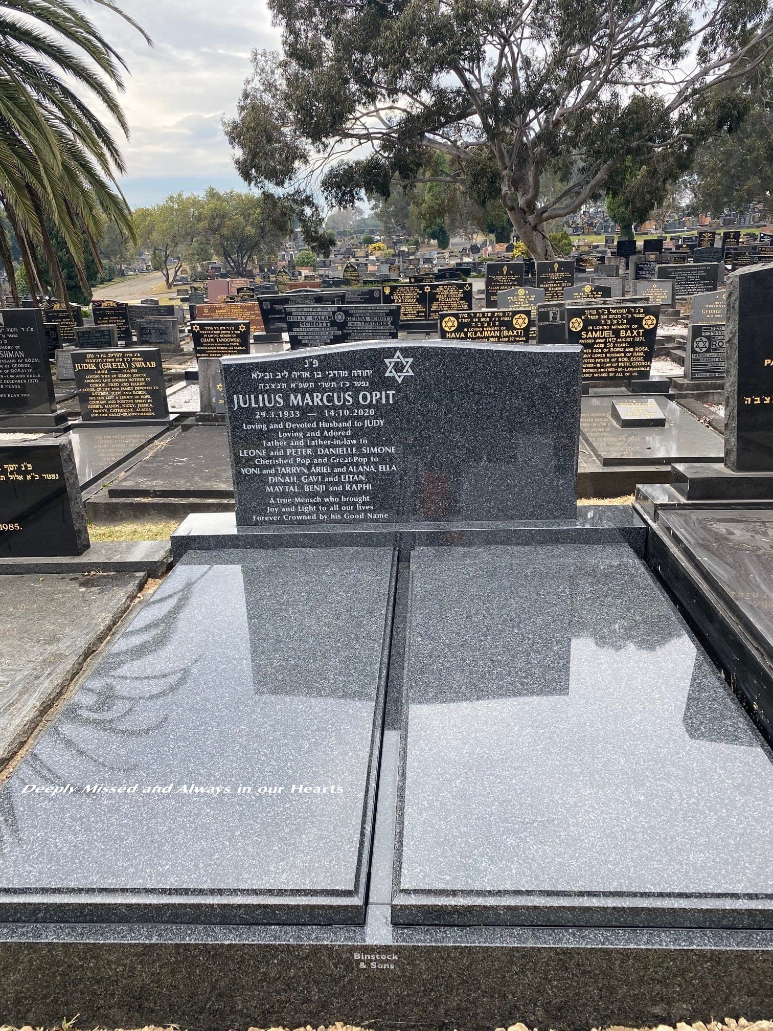 Double full Jewish gravestone with a serpentine-shaped headstone, natural cut-in lettering, and noble grey granite.